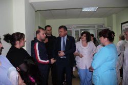 Анатолий Бибилов встретился с коллективом Республиканской соматической больницы