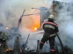 Во Владикавказе горит здание хлебозавода