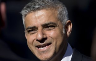 Лейборист Садик Хан лидирует на выборах мэра Лондона после подсчета 60% голосов