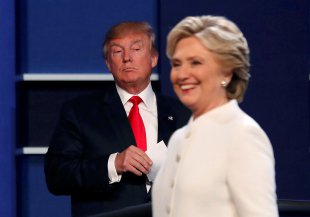Клинтон опережает Трампа в последних опросах перед выборами президента США