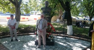В Цхинвале открыли памятник автору первого осетинского алфавита