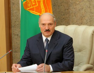 Лукашенко: белорусский народ никогда не позволит исказить правду о Победе