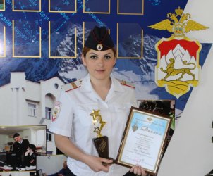 Сотрудник северо-осетинской полиции Мэри Никуличева стала лауреатом Всероссийской акции «Милосердие белых ночей»