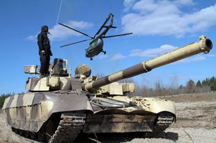 На границе с Крымом заметили украинскую бронетехнику