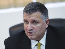 Аваков пообещал отправить украинскую полицию в Крым и Донбасс