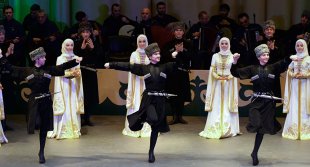 Участники ансамбля "Вайнах"В Южной Осетии впервые пройдут гастроли чеченского ансамбля "Вайнах"