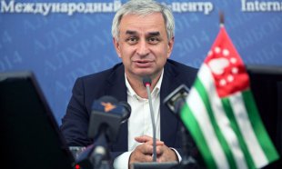 Президент Абхазии намерен продолжить диалог с оппозиций