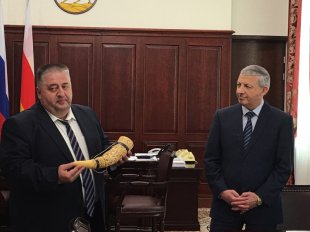 Состоялась встреча Вячеслава Битарова с врио министра по национальным отношениям Сосланом Хадиковым