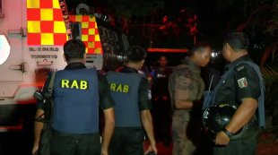 СМИ: Два мощных взрыва раздались в ресторане в Дакке, где был захват заложников