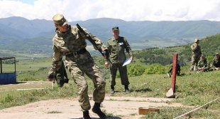 Пограничники в Южной Осетии определили лучших в пограничном троеборье