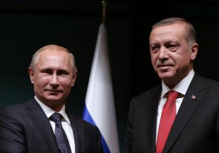 Путин осудил попытку насильственного свержения властей Турции