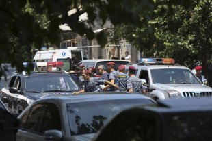 Радикалы в Ереване освободили всех заложников