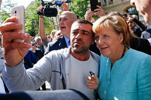 Меркель отказалась считать беженцев переносчиками терроризма