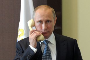 Путин обсудил с Олландом и Меркель «грубую провокацию украинской стороны»