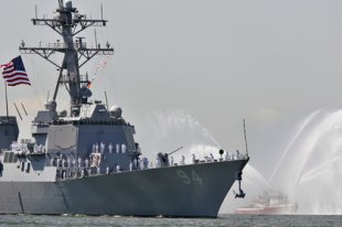 Пентагон сообщил о перехвате своего эсминца иранскими военными катерами