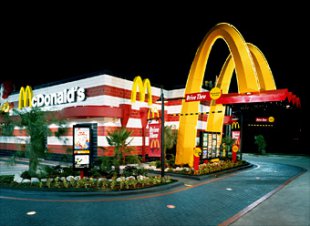 Посетители McDonald&apos;s в США обнаружили червей в бургерах