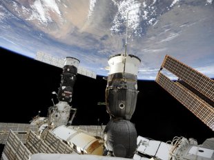 Капсула «Союза» с российскими космонавтами успешно приземлилась
