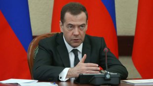 Медведева возмутил незаконный отбор нефти на Северном Кавказе