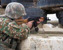 Участники конфликта в Карабахе снова обвинили друг друга в нарушении перемирия