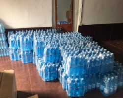 Сухумские депутаты передали пациентам мобильного госпиталя питьевую воду