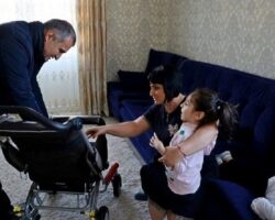 Глава РЮО подарил девочке инвалидную коляску
